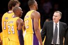 Nového kouče Lakers spasil Bryant, Knicks znovu zvítězili