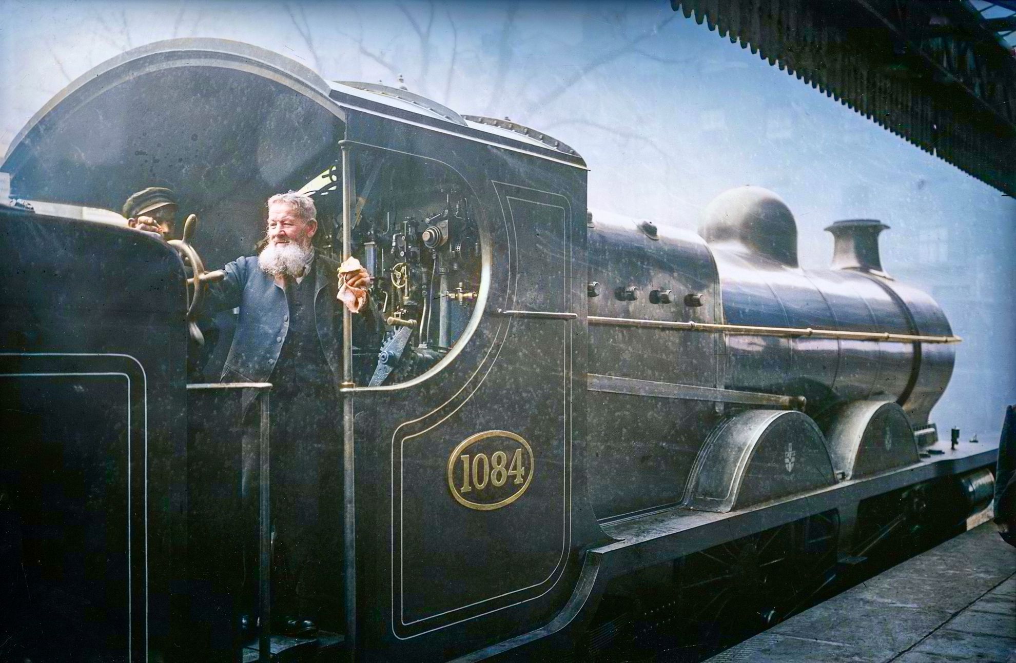 Tenkrát na železnici. Dým, pára a nostalgie: Kolorované poklady z kolejí dávných časů, železnice, historie, výročí, Magazín, kolorované fotografie