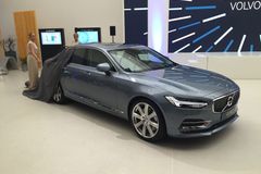 Švédský luxus za milion: Volvo uvedlo na český trh nový sedan a kombi. Láká na bezpečí i cenu