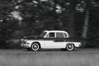 V roce 1953 dostala někdejší továrna automobilky Horch ve Cvikově, toho času se nacházející v NDR, příkaz k vývoji nového reprezentačního automobilu se šestiválcovým motorem.