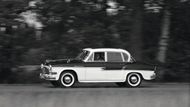 V roce 1953 dostala někdejší továrna automobilky Horch ve Cvikově, toho času se nacházející v NDR, příkaz k vývoji nového reprezentačního automobilu se šestiválcovým motorem.