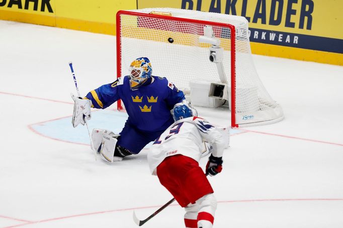 Jakub Vrána dává gól na 4:2  v zápase Česko - Švédsko na MS 2019