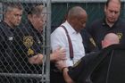 Komik Bill Cosby odsouzen za znásilnění. Soud ho označil za sexuálního predátora
