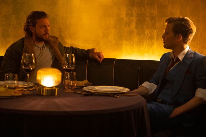 Aaron Taylor-Johnson jako Kraven a Fred Hechinger coby Dmitrij.