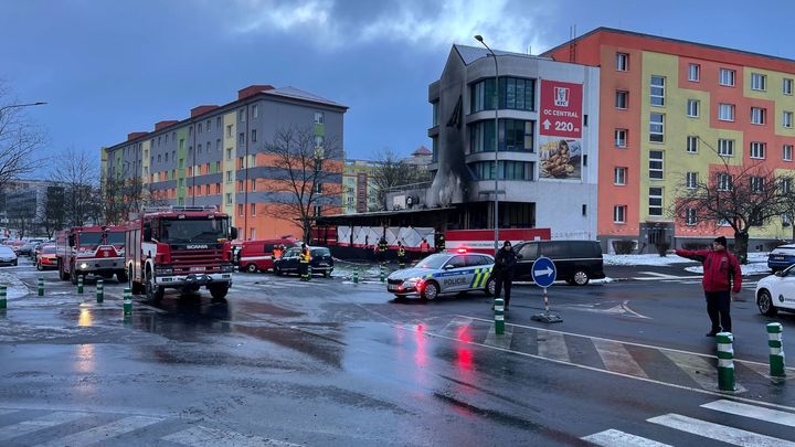 "Dokument jsme nenašli." Mostecká radnice neví o stavbě pergoly vyhořelé restaurace