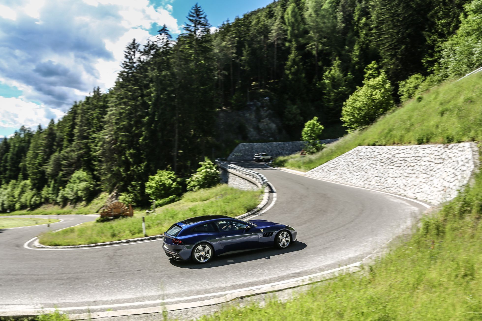 Ferrari GTC4Lusso 26