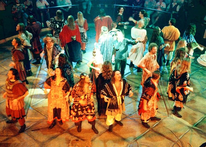 Archivní snímek z muzikálu "Jesus Christ Superstar," který měl premiéru v roce 1994 v pražském divadle Spirála na Výstavišti. Derniéra se konala v červnu 1998.