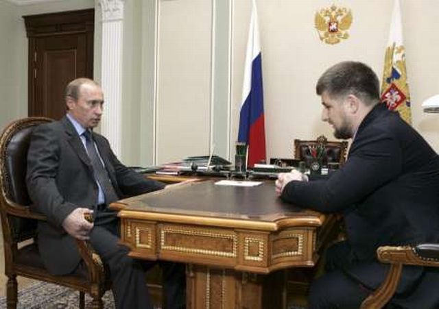 Čečensko Rusko prezident Putin Kadyrov 2