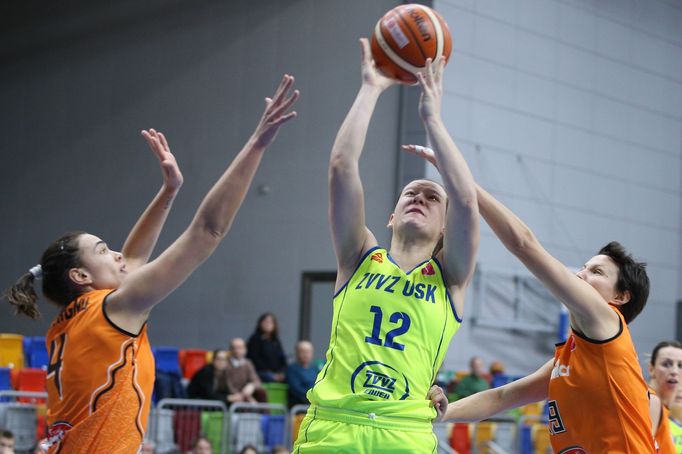 EL basketbal: ZVVZ USK Praha - Schio: Tereza Vyoralová