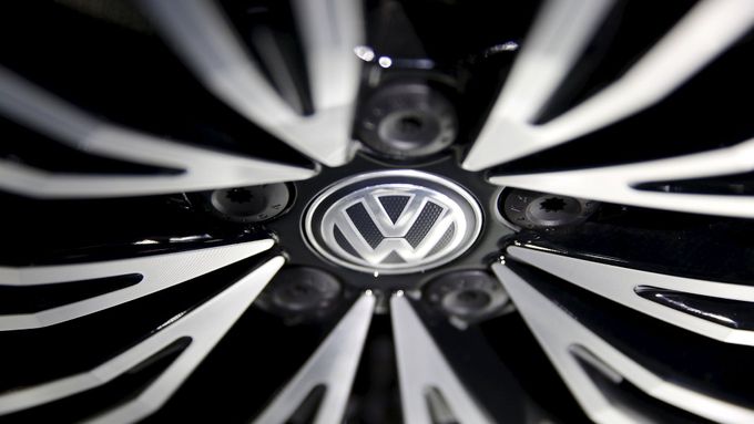 Aféra s dieselovými motory společnosti Volkswagen ukázala, jak komplikované je v Evropě - třeba ve srovnání s USA - donutit firmu ke kooperaci se zasaženými zákazníky.
