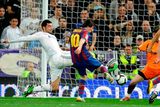 Na Santiago Bernabeu nakonec triumfoval obhájce titulu Barca i díky gólu Lionela Messiho 2:0.