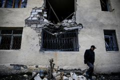 Boje v Náhorním Karabachu musí skončit, prohlásil Putin. Mrtvých dál přibývá