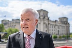 Německý ministr vnitra zůstává, Horst Seehofer popřel spekulace o svém konci