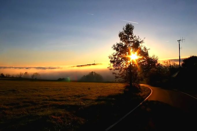 Fotografie byla pořízena v obci Nakléřov u Ústí nad Labem. Po vykouknutí z chalupy nás to prostě okouzlilo. Foto: Jan Zavřel