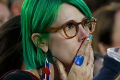 Největší šoky volební noci: Průzkumy se fatálně zmýlily, svět zažil po Brexitu další selhání
