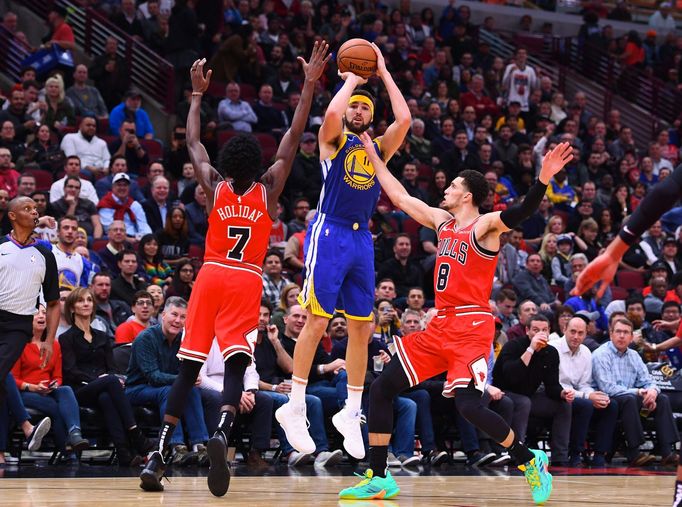 basketbal, NBA 2018/2019, Chicago - Golden State, Klay Thompson střílí další trojku