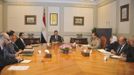 Egypt's President Mohamed Mursi (C) meets with Egypt's Prime Minister Hisham Kandil (L) and defence minister Abdel Fattah al-Sissi (R) at the presidential palace in Cairo November 15, 2012. Mursi condemned Israeli air strikes on the Gaza Strip as unacceptable on Thursday, in his harshest public criticism of Egypt's neighbour since taking office in June. REUTERS/Egyptian Presidency/Handout (EGYPT - Tags: POLITICS) FOR EDITORIAL USE ONLY. NOT FOR SALE FOR MARKETING OR ADVERTISING CAMPAIGNS. THIS IMAGE HAS BEEN SUPPLIED BY A THIRD PARTY. IT IS DISTRIBUTED, EXACTLY AS RECEIVED BY REUTERS, AS A SERVICE TO CLIENTS Published: Lis. 15, 2012, 3:23 odp.