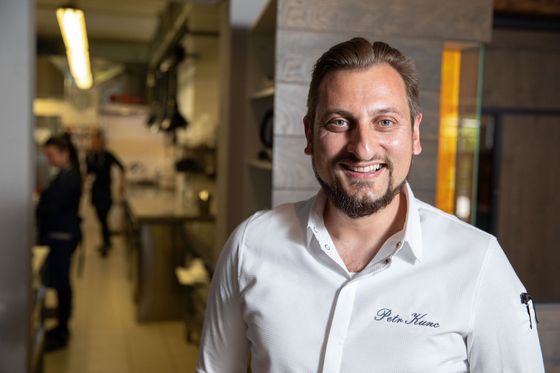 "Fine dining je vrchol kuchařského řemesla. Vařit v michelinské restauraci je pro kuchaře stejnou metou, jakou je pro fotbalistu hrát v Lize mistrů," říká Kunc.