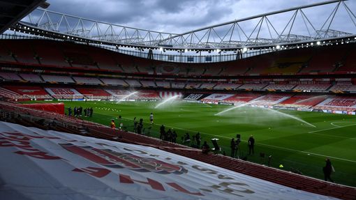 Emirates Stadium hodinu před výkopem zápasu Arsenal - Slavia