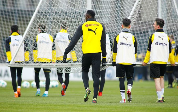 Usain Bolt trénuje s fotbalisty Borussie Dortmund.