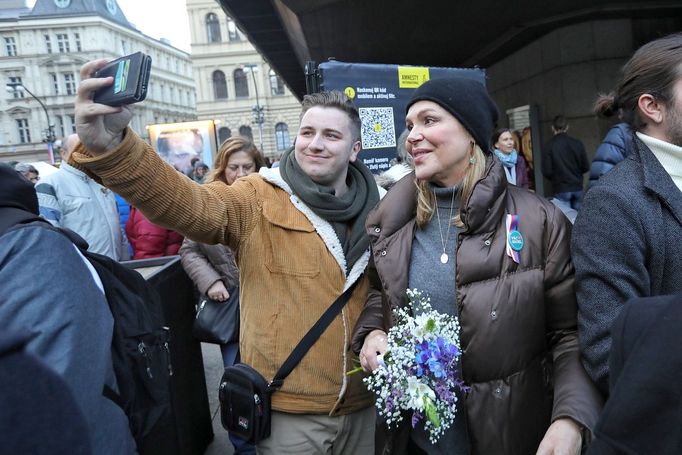 Praha si dnes 17. 11. 2019 připomíná výročí 30 let od sametové revoluce, která vedla k pádu komunistického režimu.