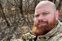 Ukrajinský voják cestou na frontu: Nejhorší je přijít tam, kde leží mrtví kamarádi