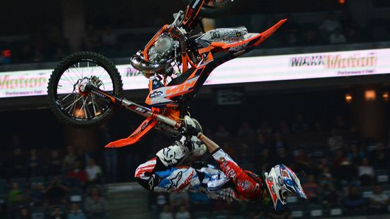 Prohlédněte si galerii z tradičního klání freestyle motokrosařů FMX Gladiators Games 2015, které včera večer hostila pražská O2 arena.