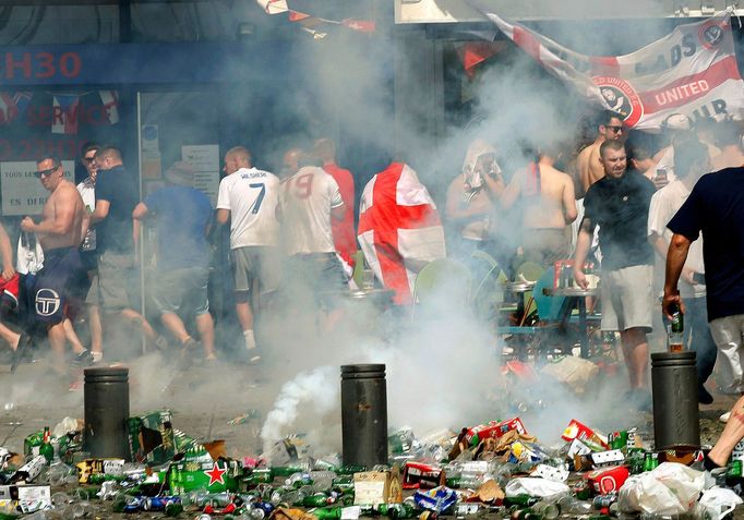 Euro 2016, Rusko-Anglie: výtržnosti anglických fanoušků před zápasem v Marseille