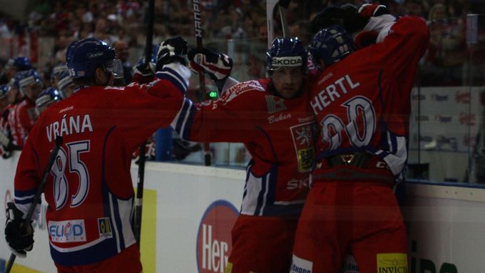 Čeští hokejisté se v úvodním zápase Českých hokejových her trefili do finské branky hned třikrát. Stačilo to na vítězství 3:2.