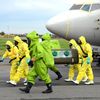 Nácvik přepravy cestujícího infikovaného ebolou na letišti Václava Havla
