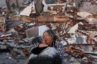 Mrtvých po zemětřesení v Turecku a Sýrii je přes osm tisíc. Situaci ztěžuje počasí