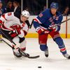 Souboj Pariseho se Staalem v zápase NY Rangers - New Jersey Devils