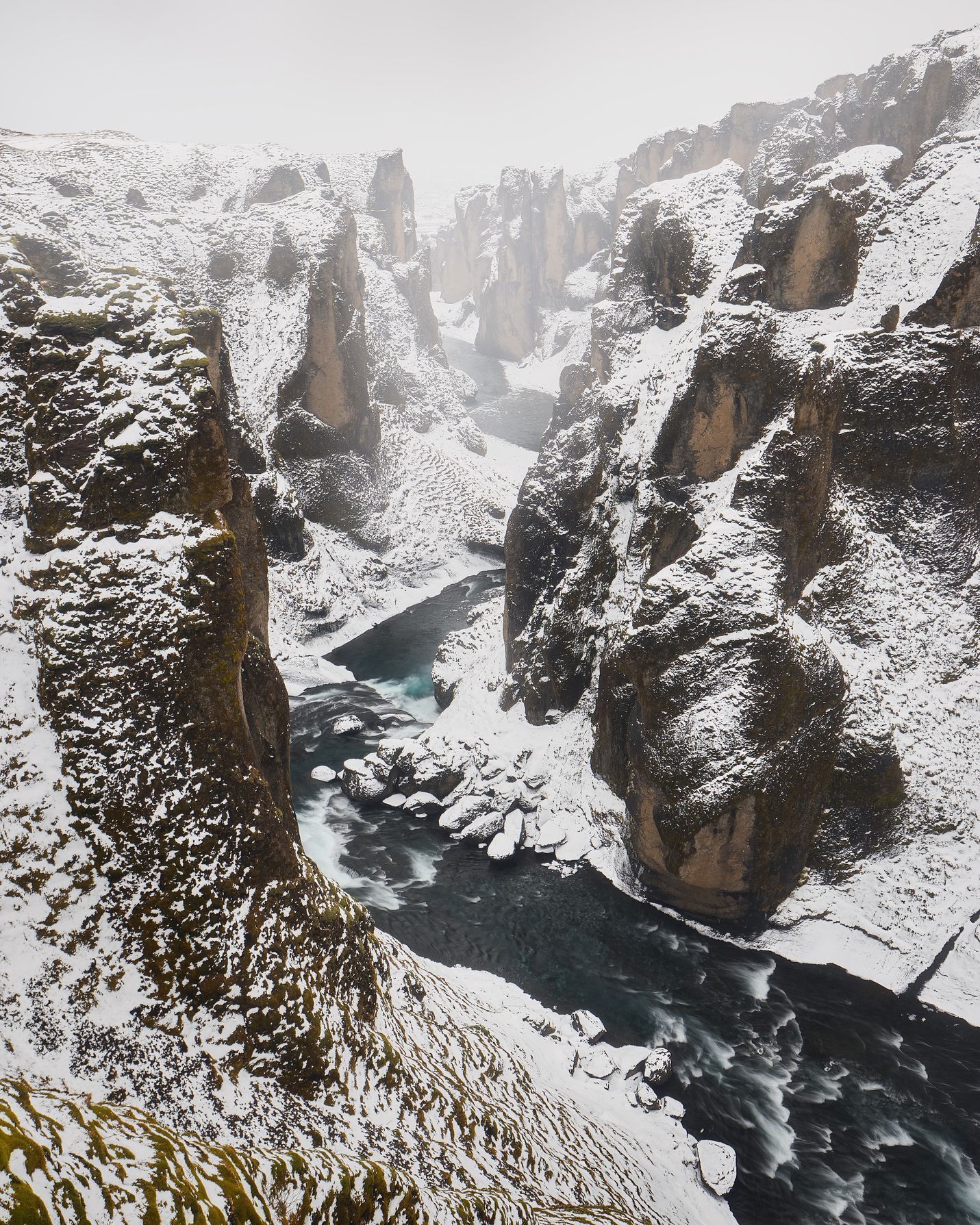 FOTO: Krásy Islandu objektivem fotografa Marka Ondráčka, Dvě tváře Islandu: Fotograf Ondráček o boji s živly a polární září, Magazín, fotogalerie