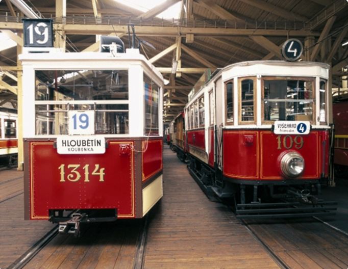 První elektrická tramvaj Františka Křižíka vyjela v roce 1891.