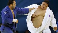 Nejtěžší: Guamský judista Ricardo Blas Jr. je nejtěžším účastníkem olympiády. Váží celých 218 kg. V judu to automaticky neznamená výhodu, protože samozřejmě schází pohyblivost. 25-letý reprezentant malého ostrova Guam jde v rodinných šlépějích. Už jeho otec a dva bratranci soutěžili ve stejném sportu na olympiádě v roce 1988 v Soulu. V dětském věku si pro svojí velikost získal přezdívku "Malá hora".