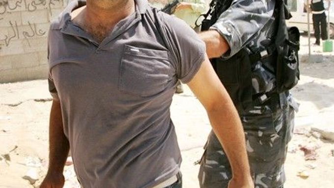 Bití, zatýkání, mučení. Na brutální chování si stěžují příznivci obou znepřátelených palestinských táborů.