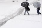Na Moravě sněží, ve středu Čech hrozí na cestách náledí