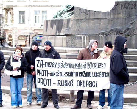 Protest běloruských aktivistů v Praze