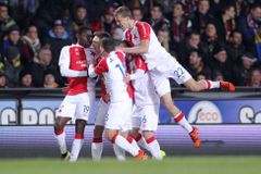 Slavia díky vlastnímu gólu Štětiny přetlačila Duklu