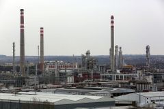 Unipetrolu v pololetí klesl čistý zisk o polovinu na 3,2 miliardy korun