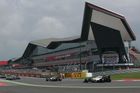 Britové se těší na Hamiltona i ženu za volantem formule 1