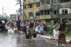 Přečkal cyklon v Barmě. Viděl neschopnost junty