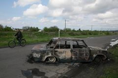 Obklíčení Ukrajinci pro Aktuálně.cz: Chybí jídlo, hoří auta
