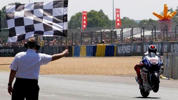 Moto GP obrazem: Ve Francii vládl Lorenzo. A slavil i s Rossim