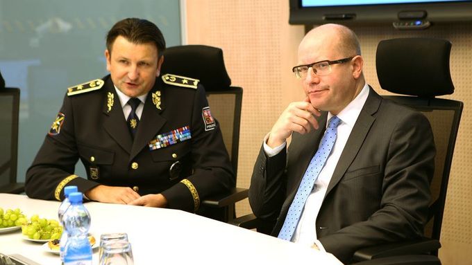 Bohuslav Sobotka s policejním prezidentem Tomášem Tuhým.