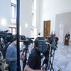 Miloš Zeman oznámil kandidaturu na prezidenta - jeho TK, aktivisté před Hradem
