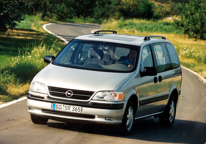 Opel Sintra se v Evropě prodával do roku 1999. V Americe dodnes pokračuje jeho následník Buick Enclave.