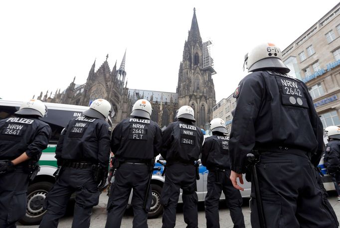 Demonstrace v Kolíně nad Rýnem na podporu tureckého prezidenta Recepa Erdogana