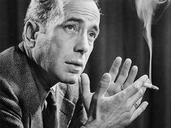 Humphrey Bogart a jeho neodmyslitelná rekvizita