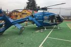 Na Příbramsku havaroval při přistání vrtulník záchranářů. Pilot zavadil o konstrukci